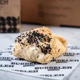 Bureka de espinafre com ricota e queijos